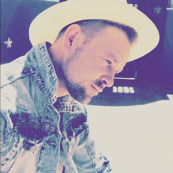 Meet your Posher, Chris - Picture 2 of 4